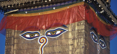 Bidistične stupe sicer pretežno hindusjkega Katmanduja