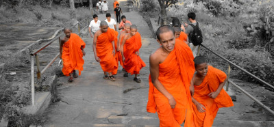 Mladi bodoči menihi