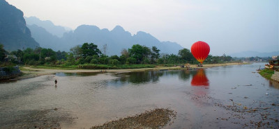 Kraški svet in baloniranje nad njim, Vang Vieng