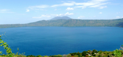 Vulkanski krater in jezero Apoyo
