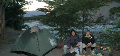 Na trekingu si kuhamo sami, spimo v šotorih