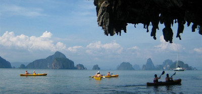 Kajakiranje pod kapnike, v honge in v skrita jezera, Phang Nga